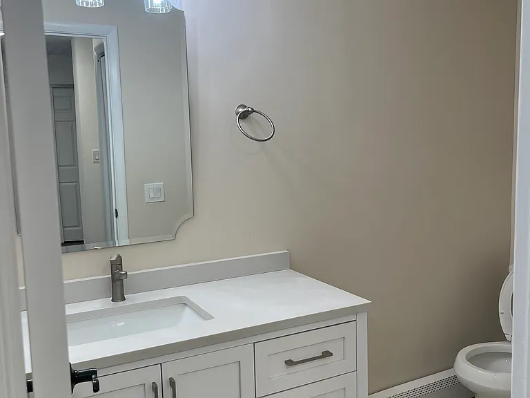 816 W Saint James St #2SW — Photo 6