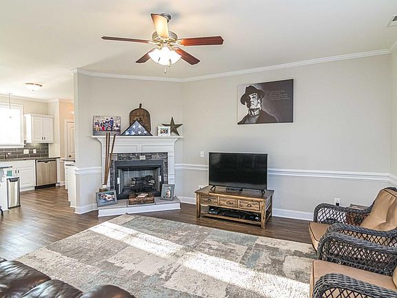 4th image of 209 Northfield Dr