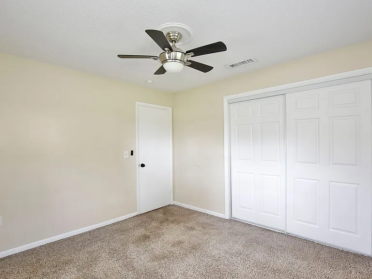 365 E Marvin Ave — Photo 12