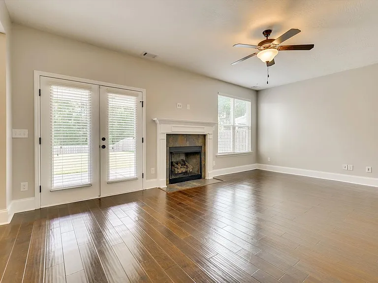 127 Radcliff Dr — Photo 7