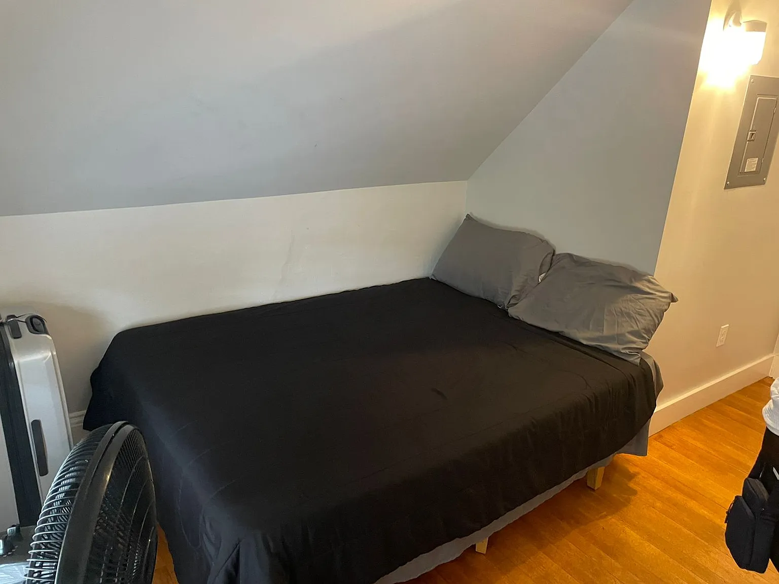 6 bed, 2500 sqft, $3,000 — Photo 4