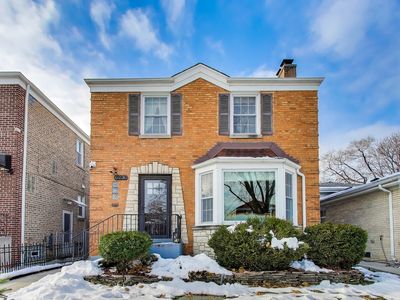 6230 N Troy St, Chicago, IL, 60659