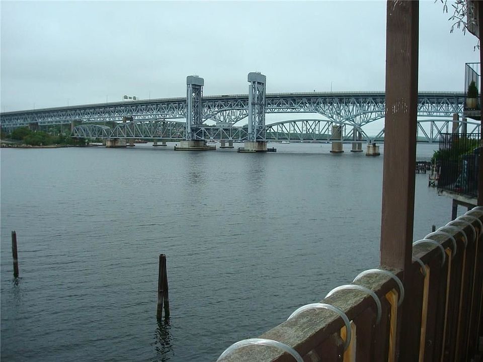 2nd image of 101 Thames St APT 6