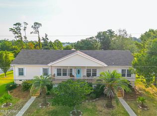 118 Barkley Dr, Pass Christian, MS 39571