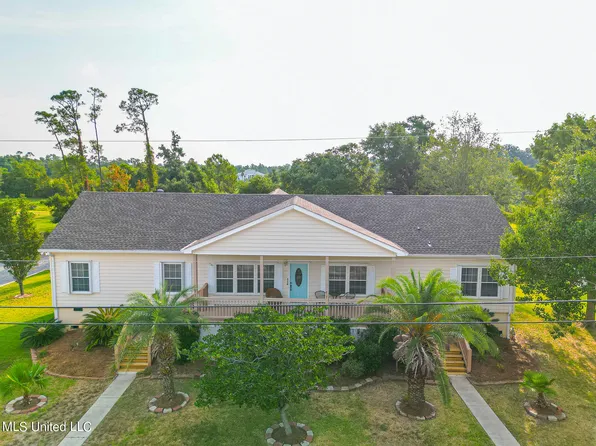 118 Barkley Dr, Pass Christian, MS 39571