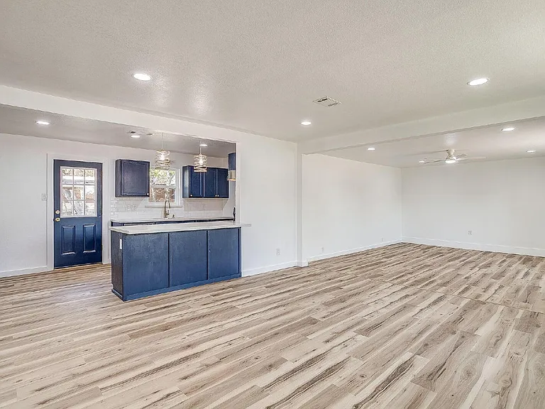 521 Mesquite Ave N — Photo 11