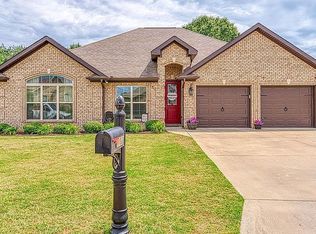 102 Kamarie Ln, Muscle Shoals, AL 35661