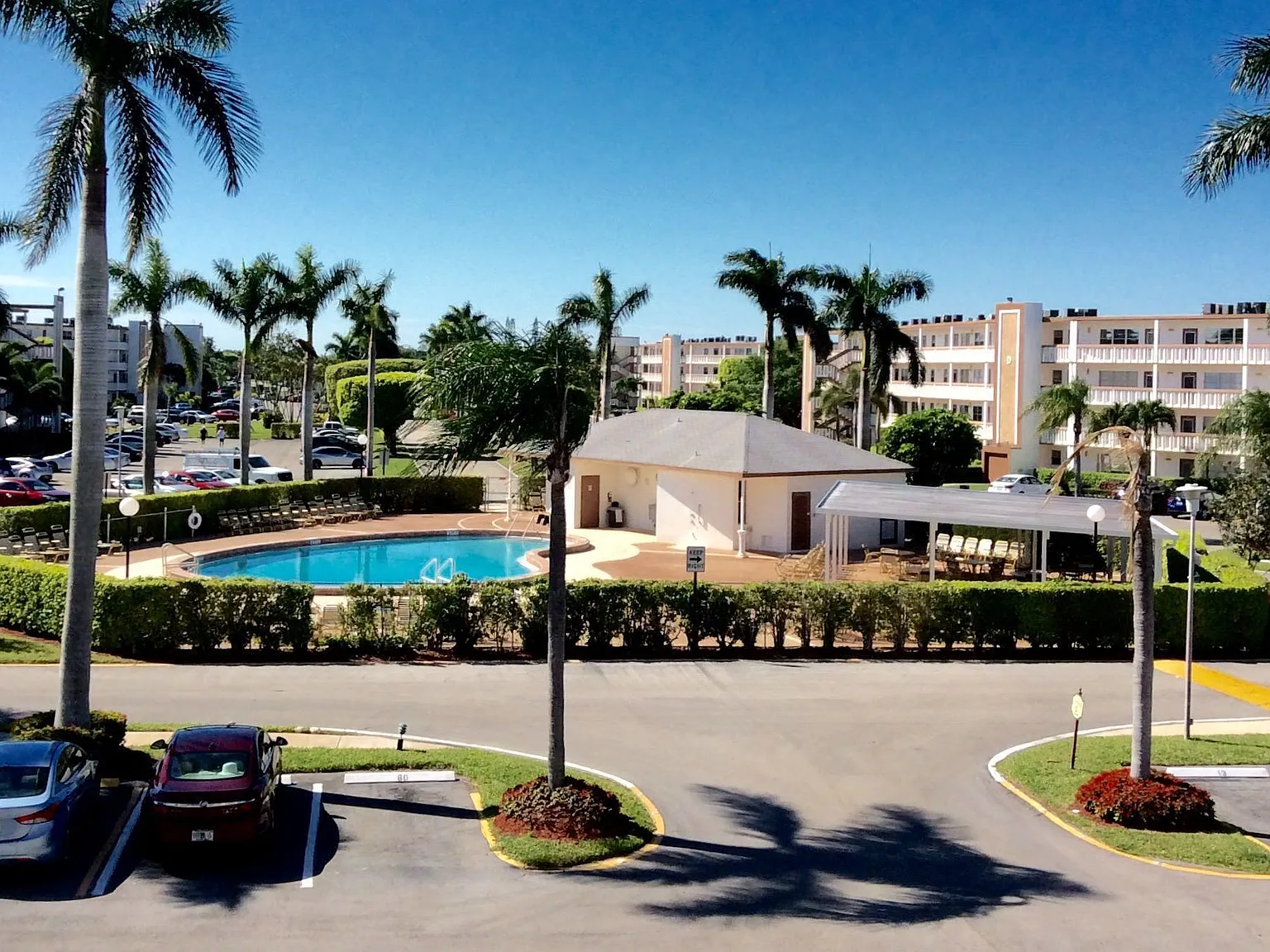 1 bed, 1.5 bath, 738 sqft, $1,550 — Photo 2