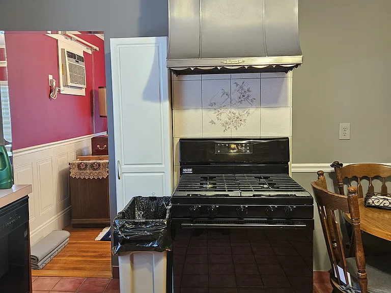 977 Main St #1 — Photo 4