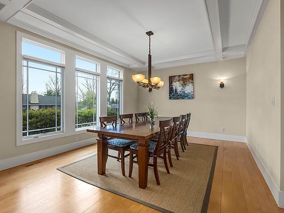 4th image of 26 Stoneleigh Towers St