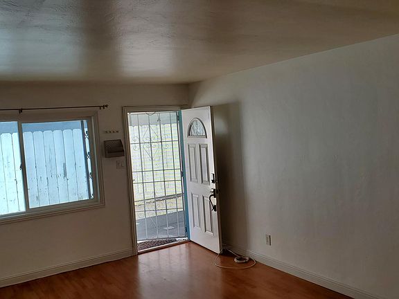 5th image of 187 Redwood Ave