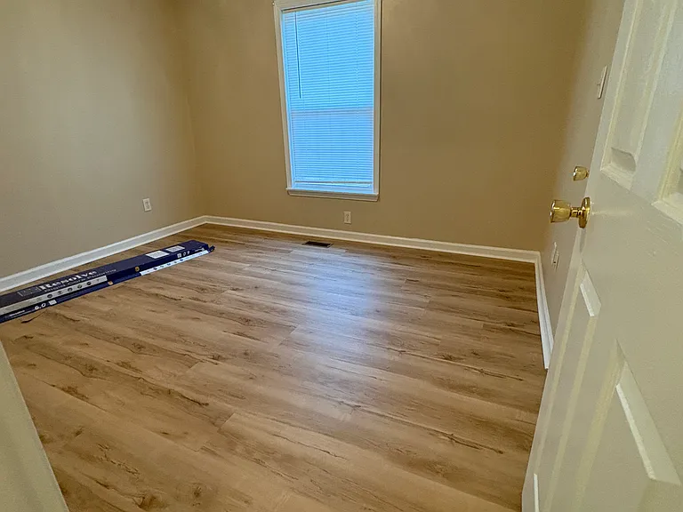 Front front bedroom gets morning sun