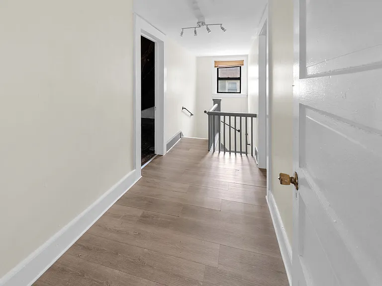 558 Argyle Ave #2 — Photo 11