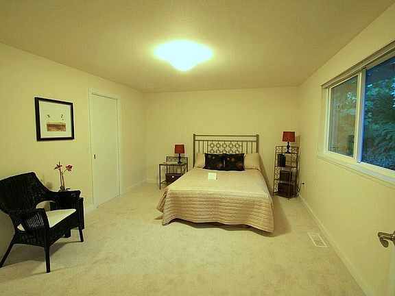 Huge Master Bedroom w Walk in Closet 7 marble Yile Barthroom