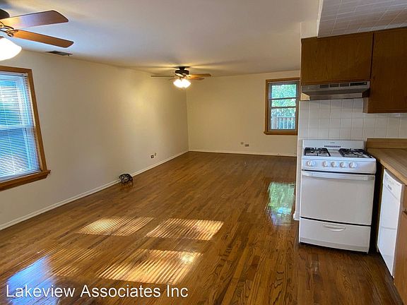 4th image of 2340 N Cambridge Ave Floor 1
