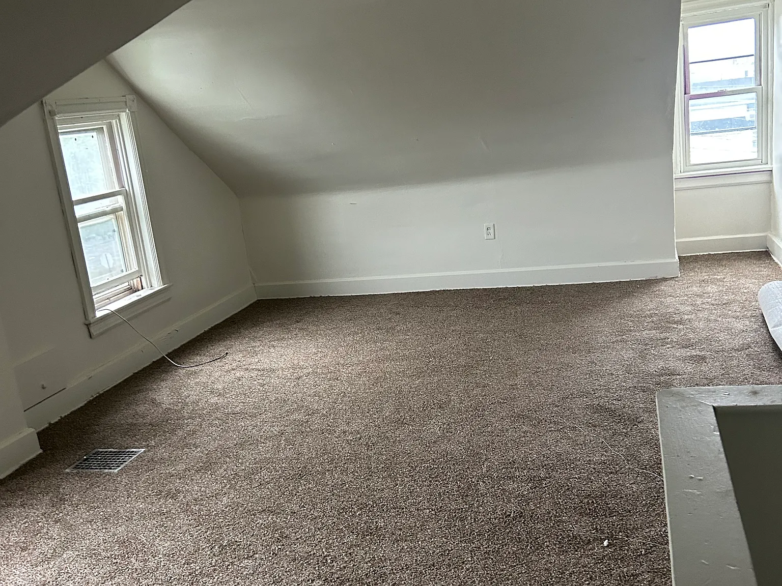 5 bed, 1344 sqft, $2,395 — Photo 3