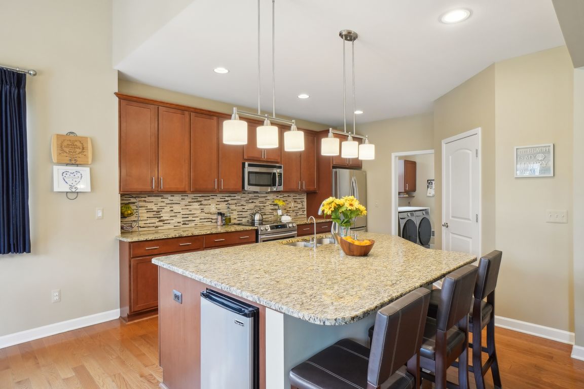 E Stonegate Cir-1904-010.jpg