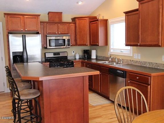 5th image of 778 Windridge Ct