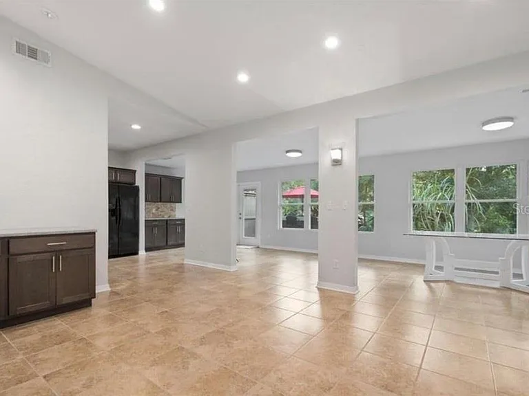 10744 Creek Dr — Photo 4