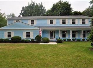 30109 Applewood Dr, Bay Village, OH