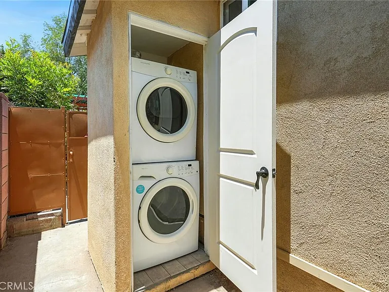 9221 Swinton Ave — Photo 13