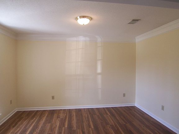 2nd image of 3825 Woodlake Dr