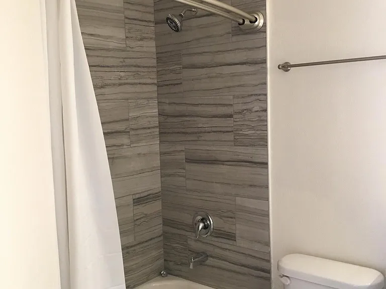 Catalina Apartments — Photo 42