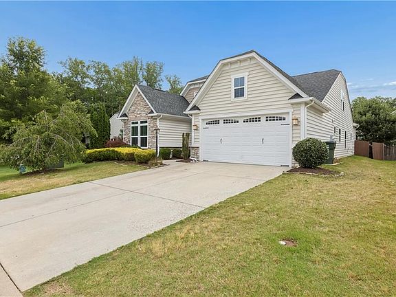 2nd image of 525 Caroline Cir