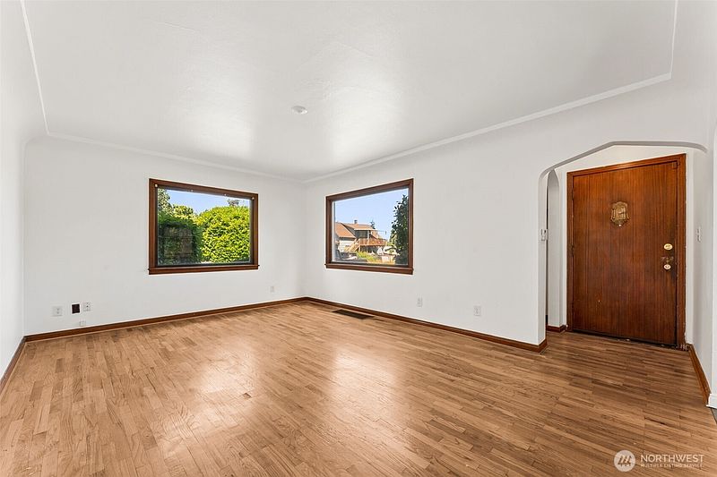 5th image of 512 118th Street S