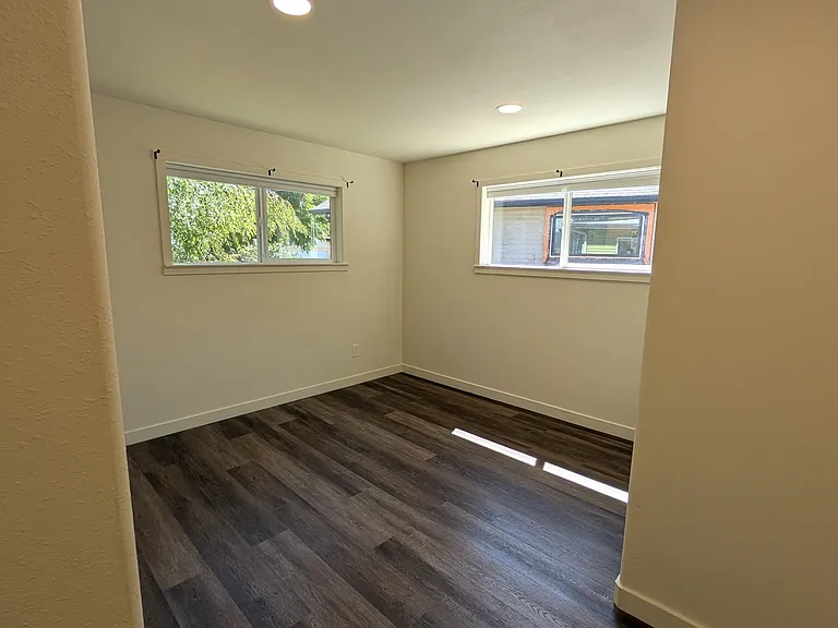 630 21st Ave — Photo 9