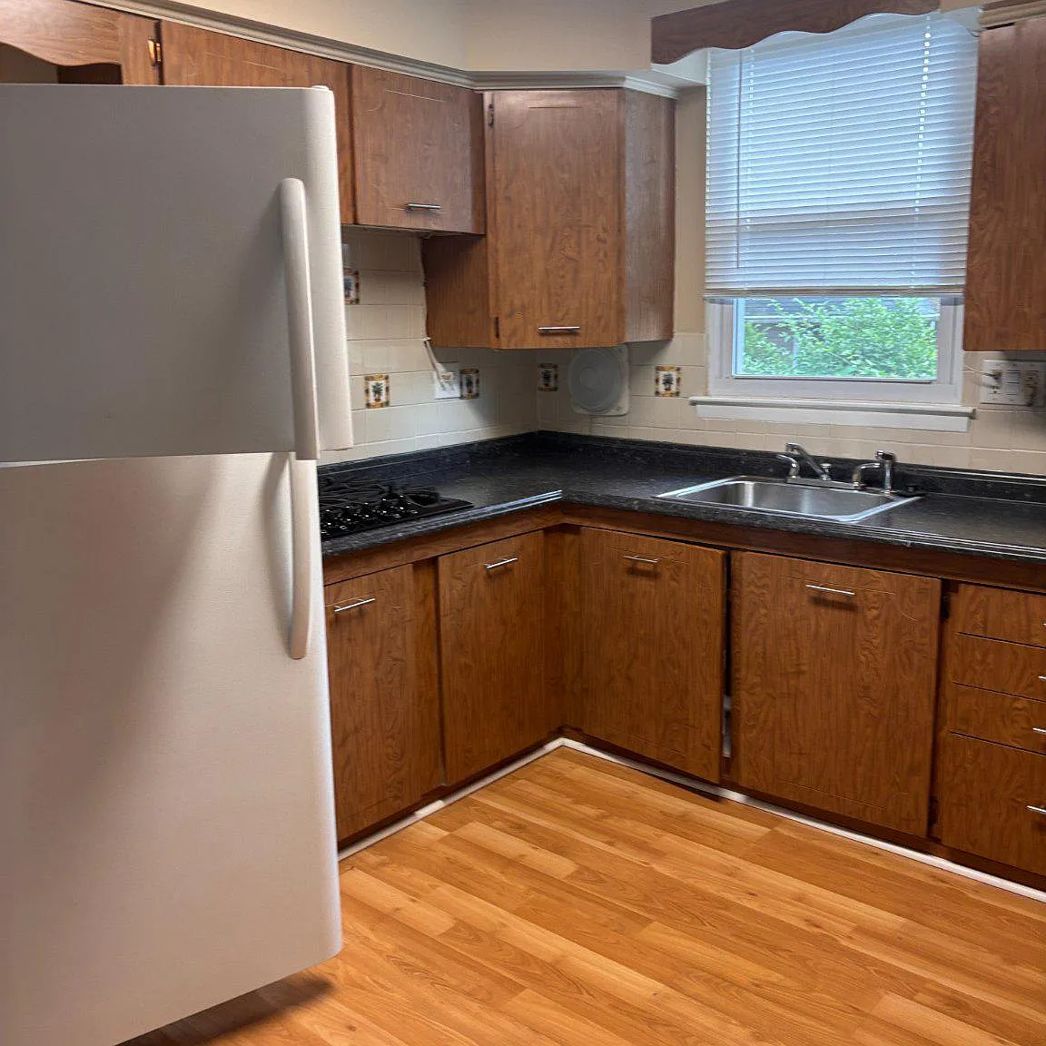 3 bed, 2.0 bath, 2340 sqft, $2,250 — Photo 2