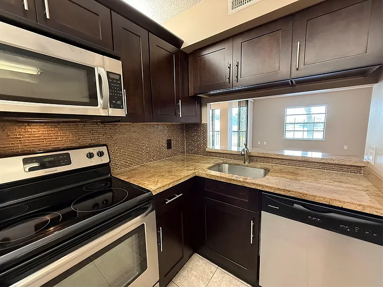 10790 NW 14th St #187 — Photo 8