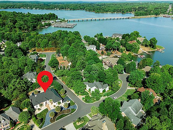 2nd image of 15705 Eagleview Dr