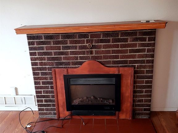 4th image of 2830 Colorado Street