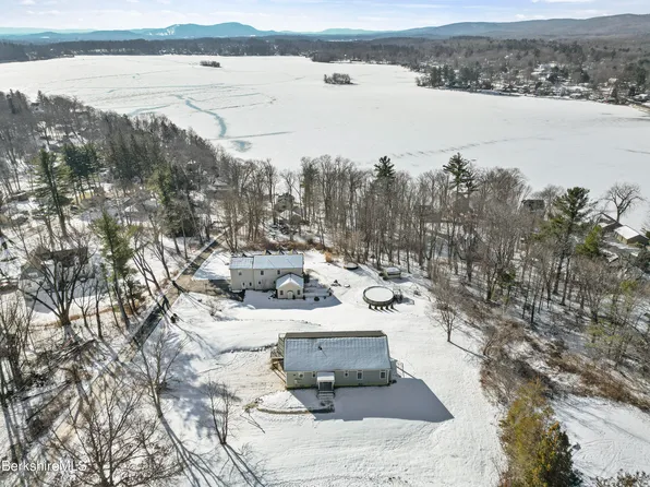 10 Aqua St, Lanesborough, MA 01237