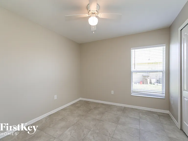 466 NE 1st Ave — Photo 11