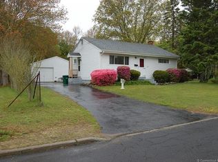 2 Robin St, Waterford, CT 06385