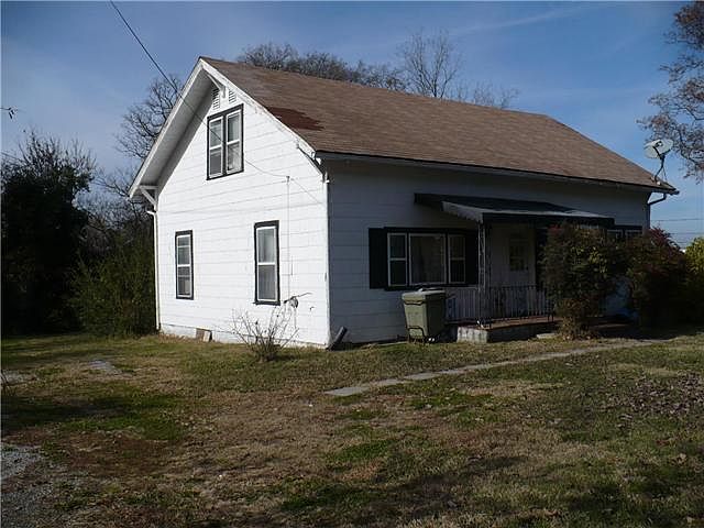 2nd image of 1409 E Broadway Ave
