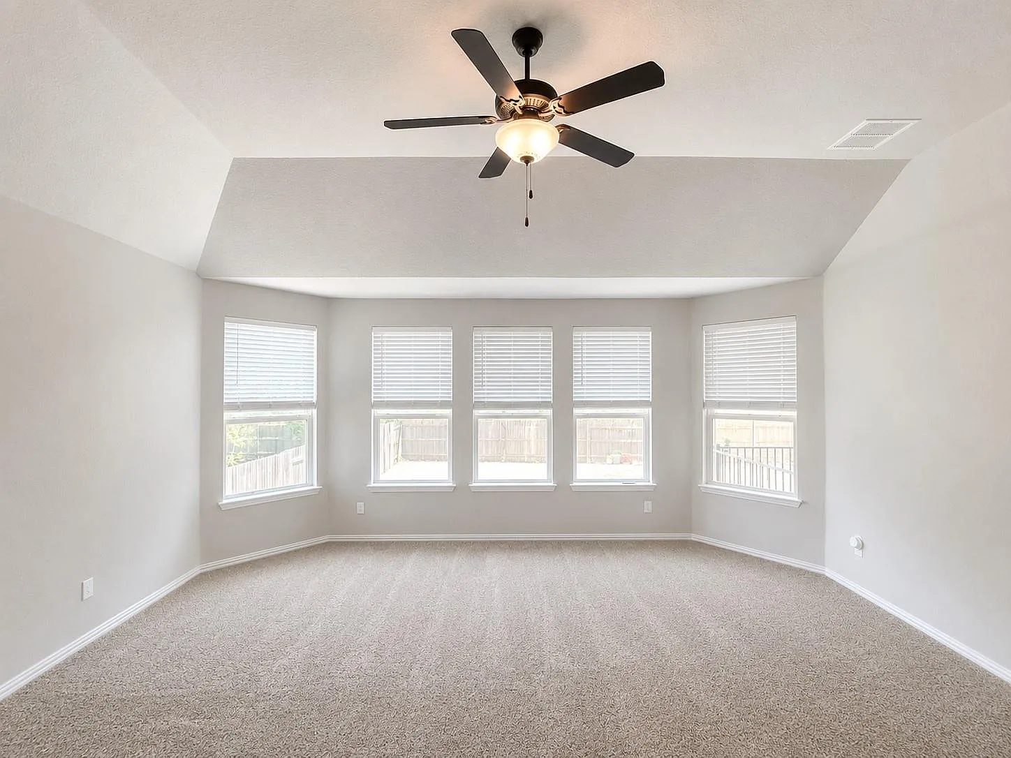 4 bed, 3.0 bath, 2815 sqft, $3,500 — Photo 4