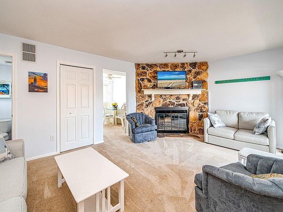 3rd image of 717 4th St #717