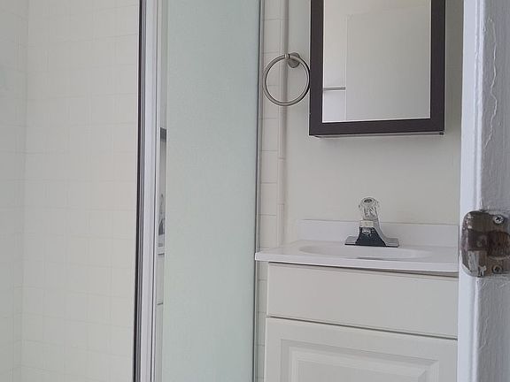 5th image of 321 S Hobart Blvd #305-1/2