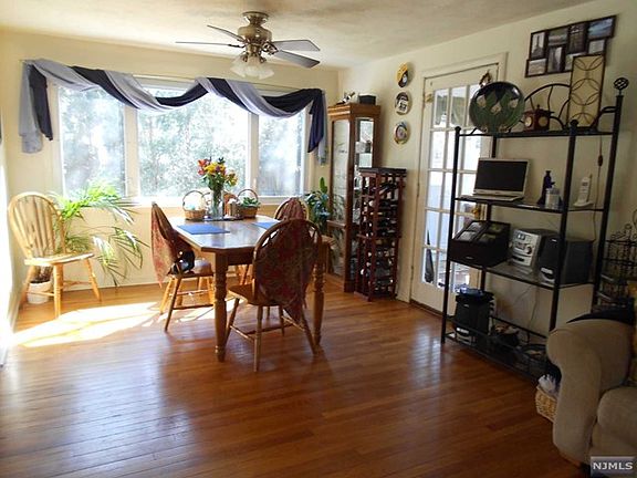 3rd image of 36 Douglass St