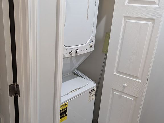 5th image of 2434 W Moffat St #1A