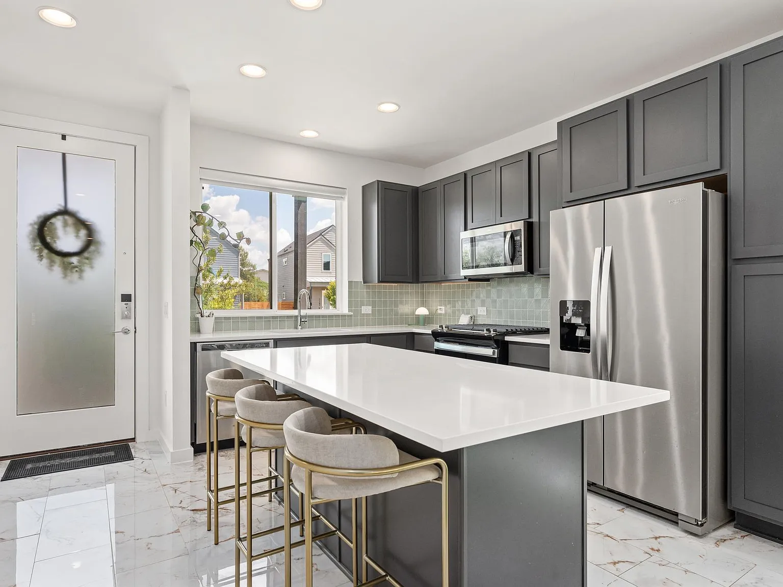 2 bed, 2.5 bath, 1224 sqft, $3,600 — Photo 4
