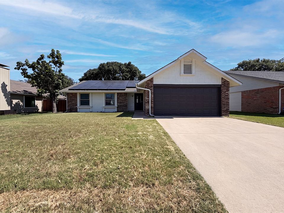 1st image of 220 Creekwood Ln