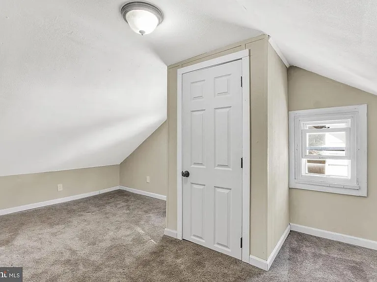 2369 Canby St — Photo 12