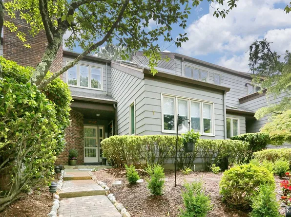 1 N Bayard Ln, Mahwah, NJ 07430