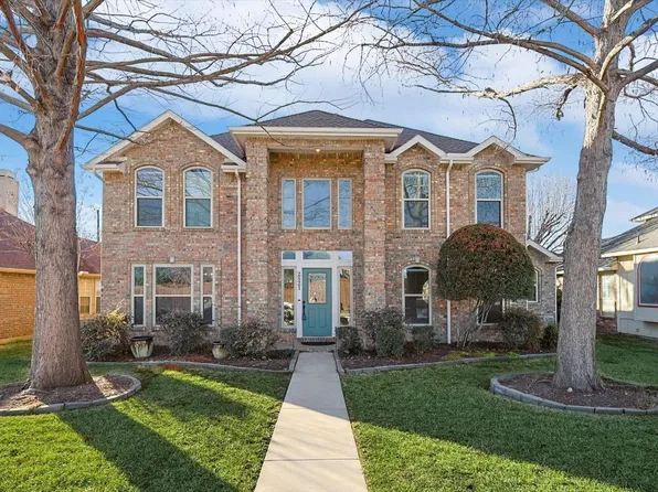 2821 Panorama Dr, Carrollton, TX 75007