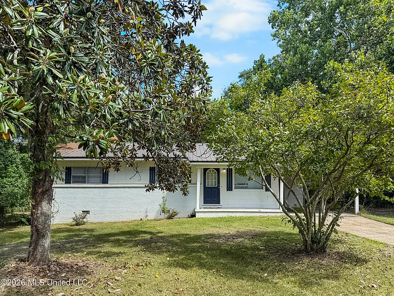 107 Ann Dr — Photo 3