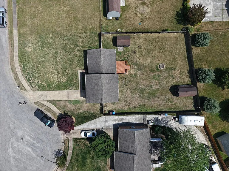 509 Bowling Green Ct — Photo 36